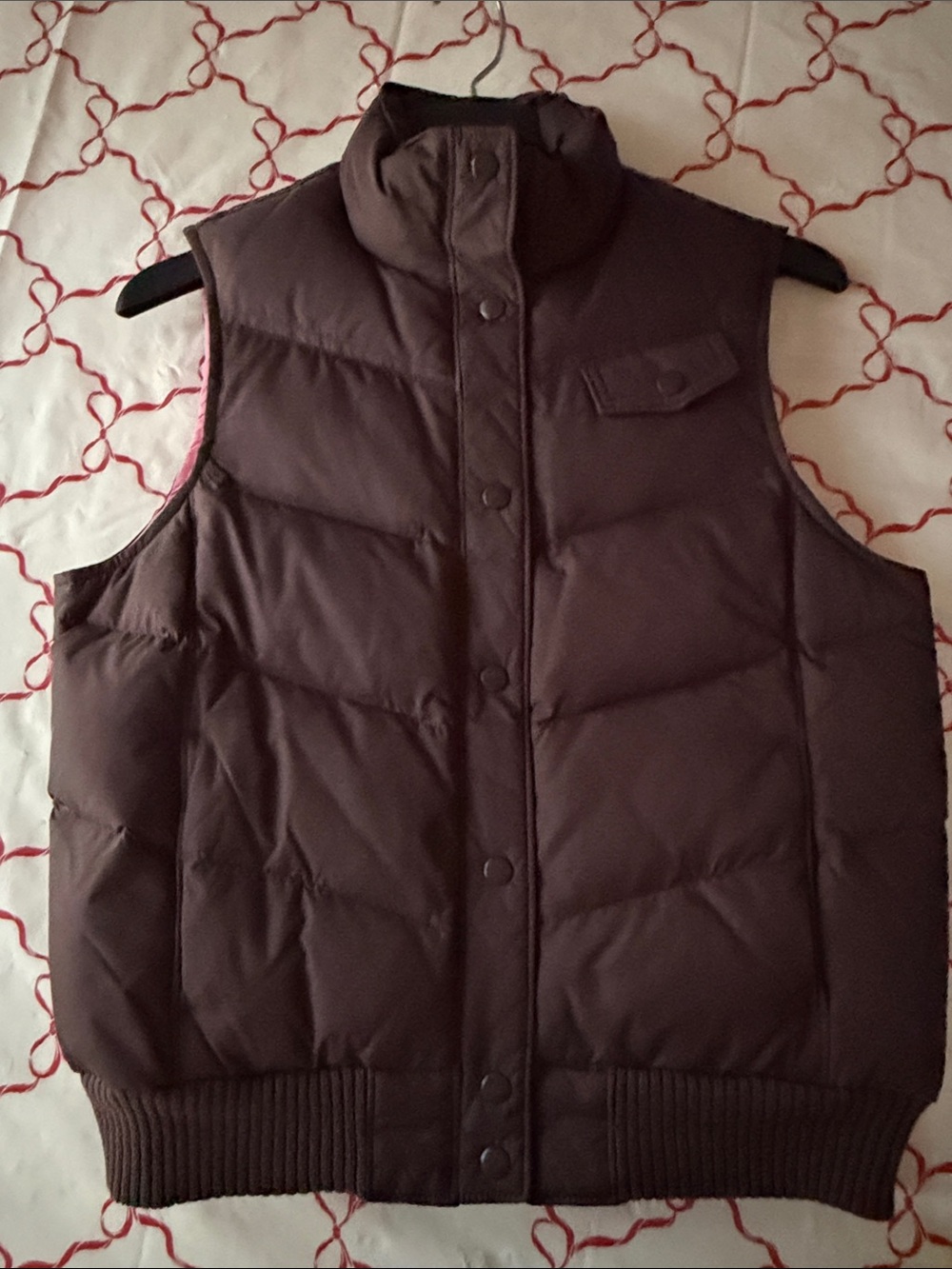GAP Quilted DOWN Puffer Vest in Dark Brown  pink lining, snap front and pockets